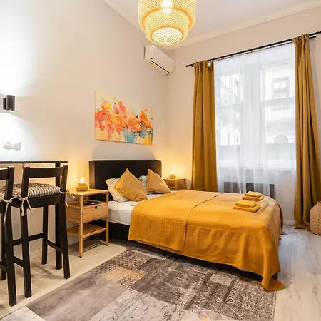 Blush & Gold Boutique B25 - Nr 3 * Βουδαπέστη